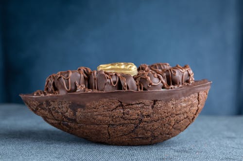 Gratis stockfoto met blauwe achtergrond, cake, chocolade