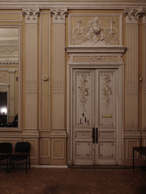 Interior Design in Neoclassical Palace · Free Stock Photo
