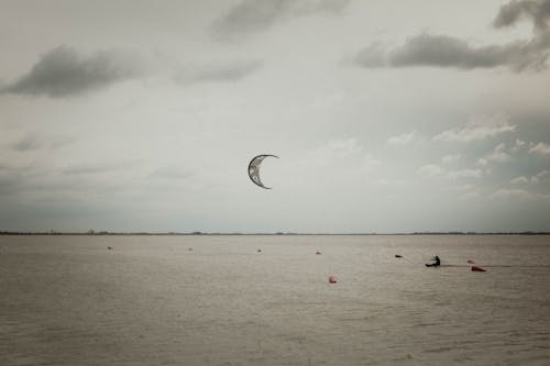 Δωρεάν στοκ φωτογραφιών με kitesurfing, άνδρας, θάλασσα