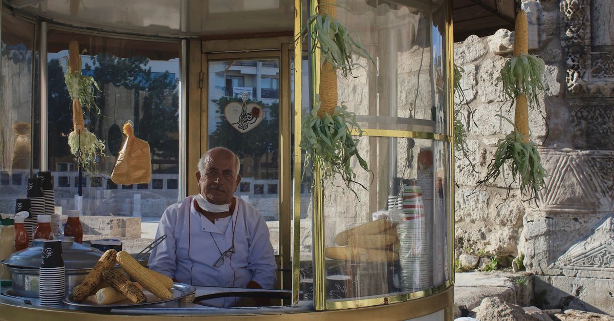 Photo Booth Corn A Man in White Long Sleeve Shirt Sitting in a Corn Booth · Free Stock Photo