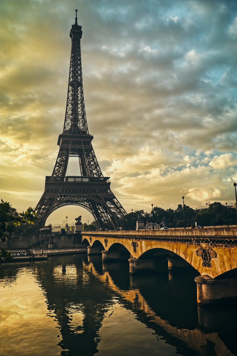 Torre Eiffel ao pôr do sol