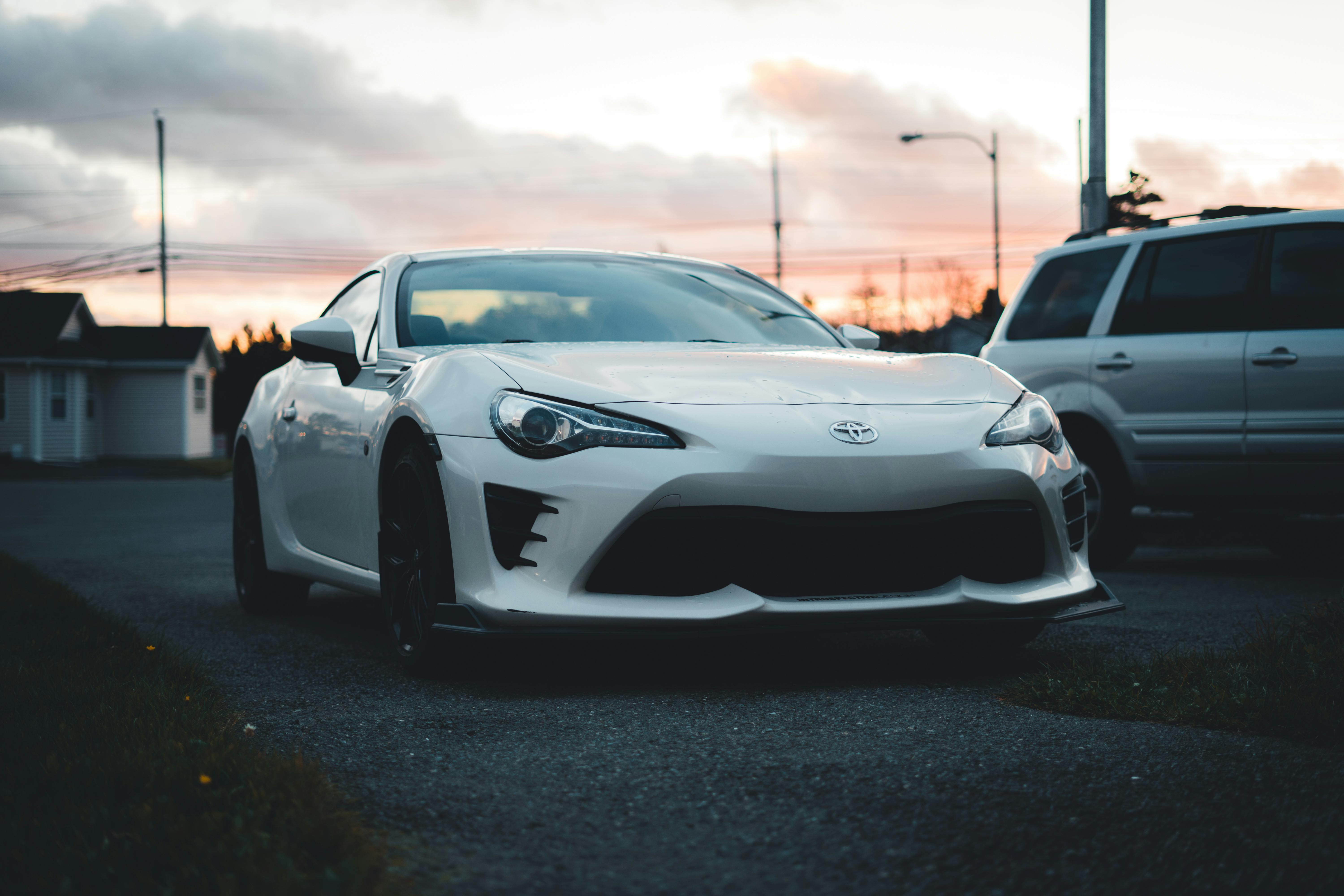 Toyota recalls 550,000 vehicles over seat defect — Photo by Erik Mclean on Pexels