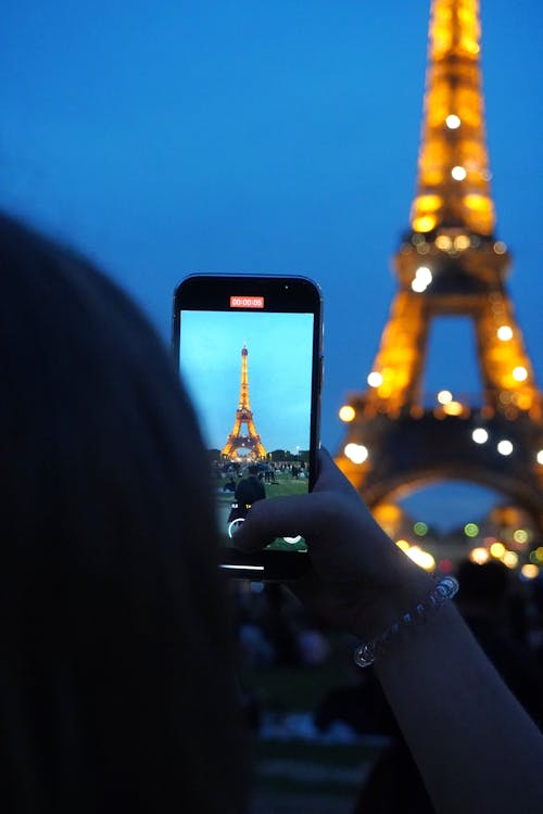 Fotobanka s bezplatnými fotkami na tému eiffelova, Eiffelova veža, iPhone