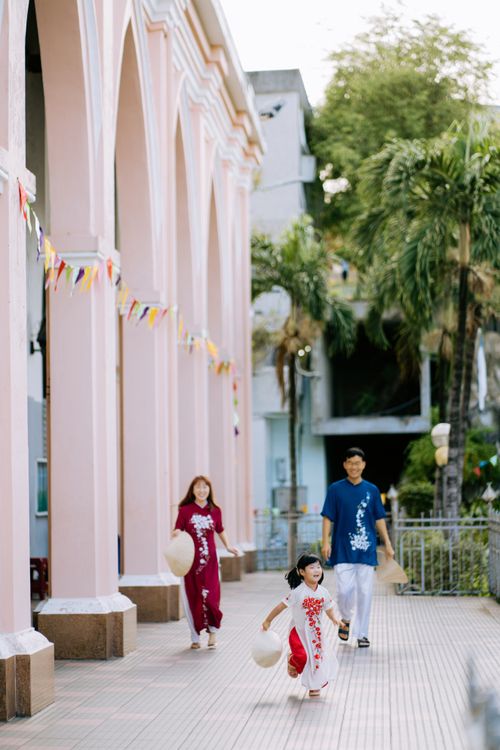 Free Family enjoying a day out, wearing traditional Asian clothing and conical hats. Stock Photo