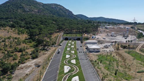 Foto profissional grátis de construção, estrada, montanha