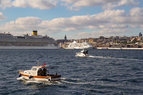 Foto profissional grátis de água, barcos, cruzeiro