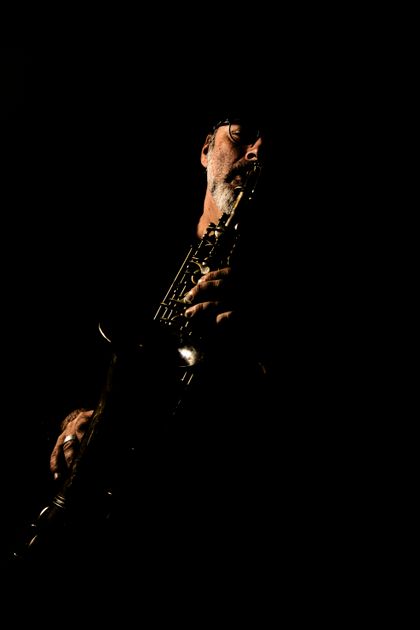 Saxophone player in a dark room — photo by Francesco Altamura on Pexels