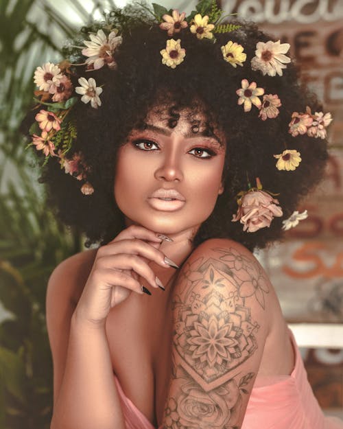 Бесплатное стоковое фото с афро волосы, вертикальный выстрел, женщина
