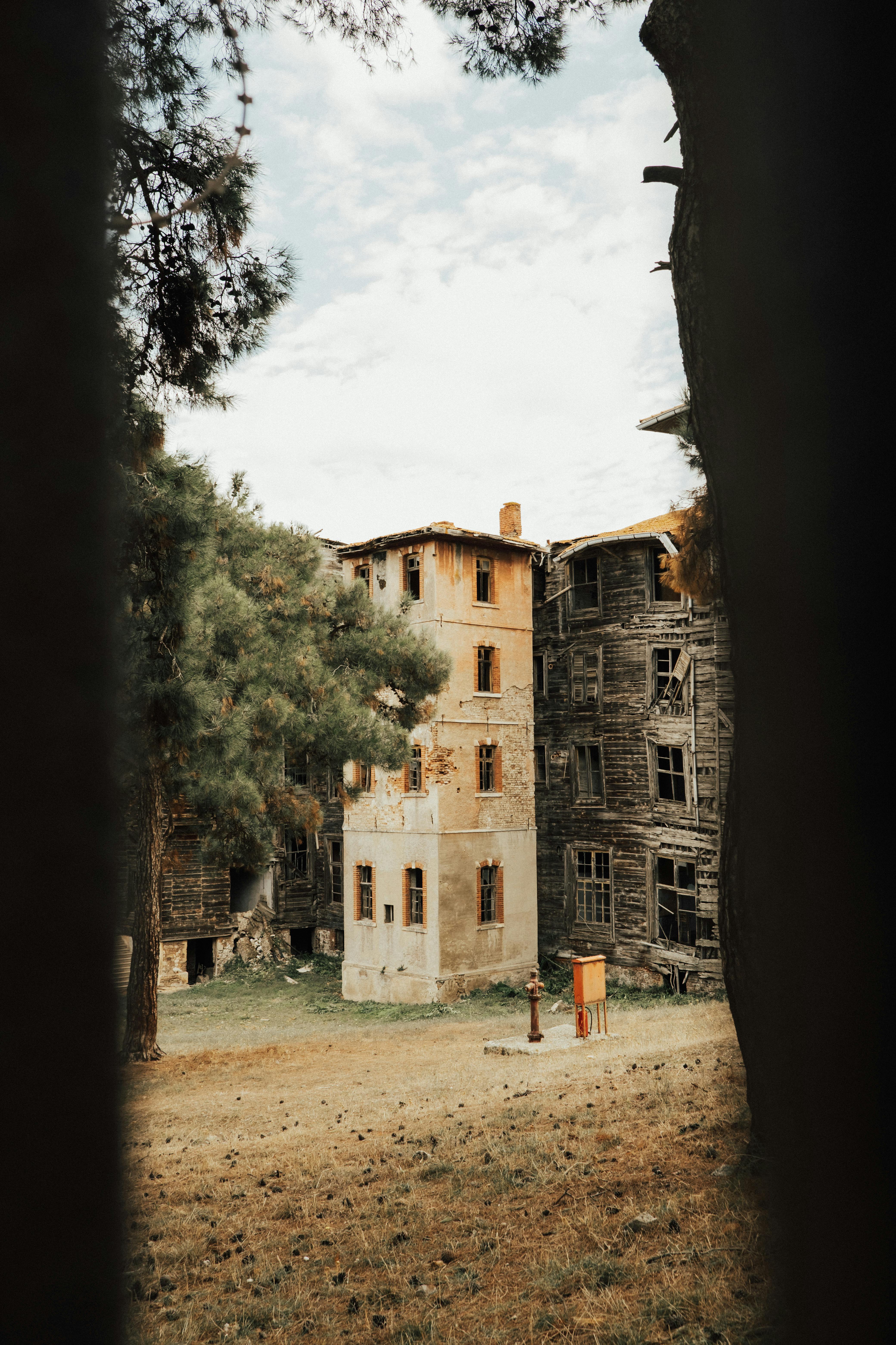 Run Down Buildings Photos, Download The BEST Free Run Down Buildings ...
