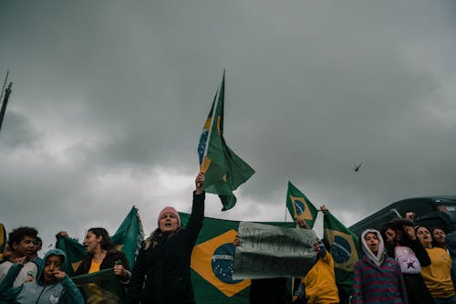 Foto profissional grátis de bandeiras brasileiras, demonstrando, encontro