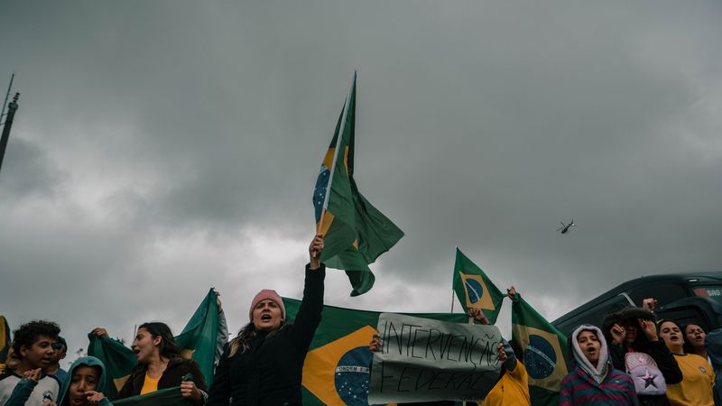 PF: Faixa "Ladrão" perto de Lula pode gerar conflito