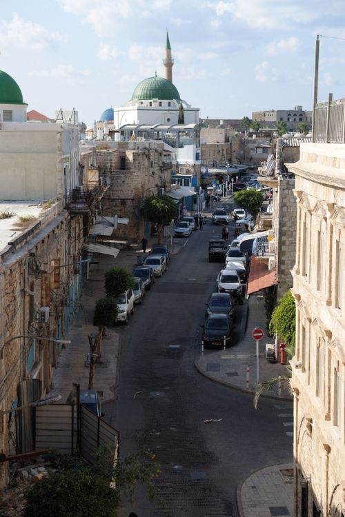 Free A captivating view of a historic street with a prominent mosque in the background. Stock Photo