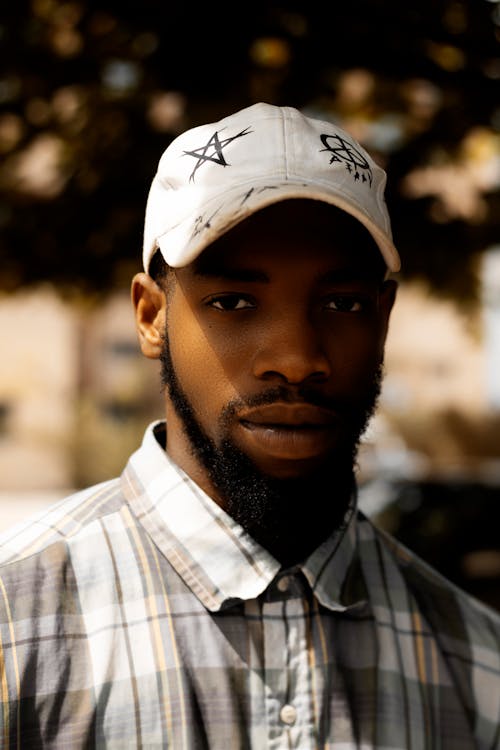 Gratis stockfoto met Afro-Amerikaanse man, baard, cap