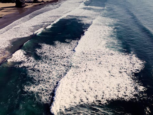 Бесплатное стоковое фото с Аэрофотосъемка, грохот волн, море