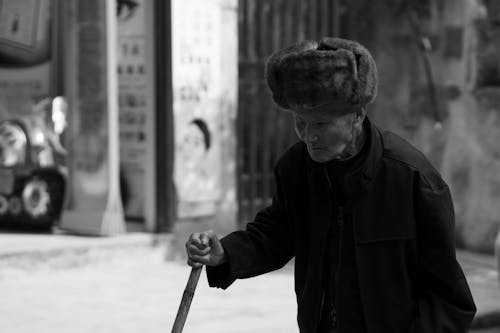 Ücretsiz adam, eski, gri tonlama içeren Ücretsiz stok fotoğraf Stok Fotoğraflar