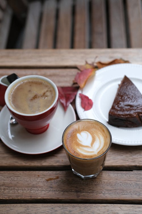 Foto profissional grátis de alimento, bolo, café