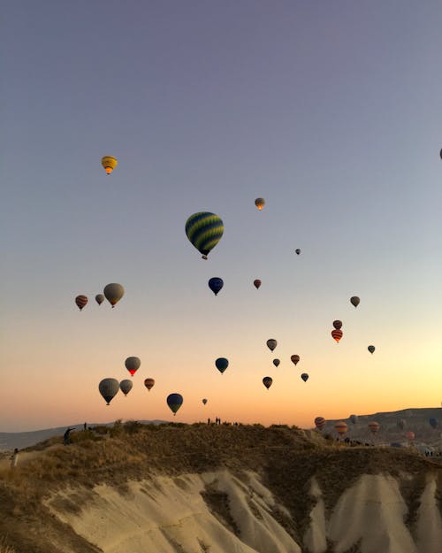Darmowe zdjęcie z galerii z balony na gorące powietrze, czyste niebo, fotografia lotnicza