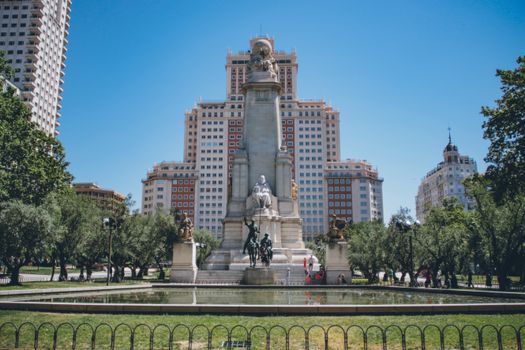 Reina Sofía and Guernica context walk — Madrid