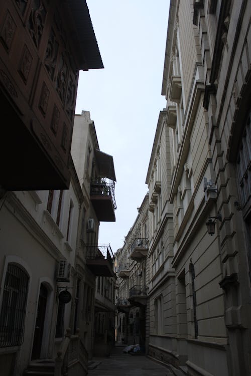 Fotos de stock gratuitas de balcones, calle, callejón estrecho
