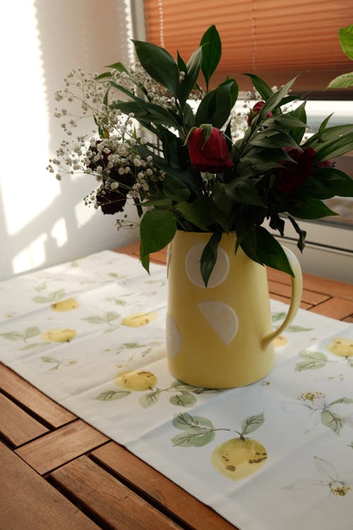 Free Photo of Flowers on Vase Stock Photo