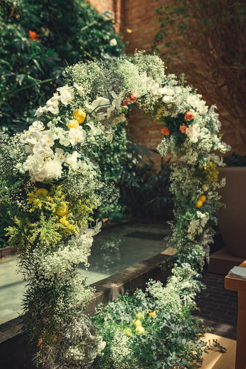 Foto d'estoc gratuïta de arranjament floral, corona de flors, corones florals