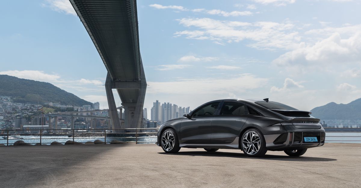 Hyundai America Technical Center and C.S. Mott Children's Hospital Partner to Promote Pedestrian, Bike and Car Seat Safety Hyundai America Technical Center and C.S. Mott Children's Hospital Partner to Promote Pedestrian, Bike and Car Seat Safety