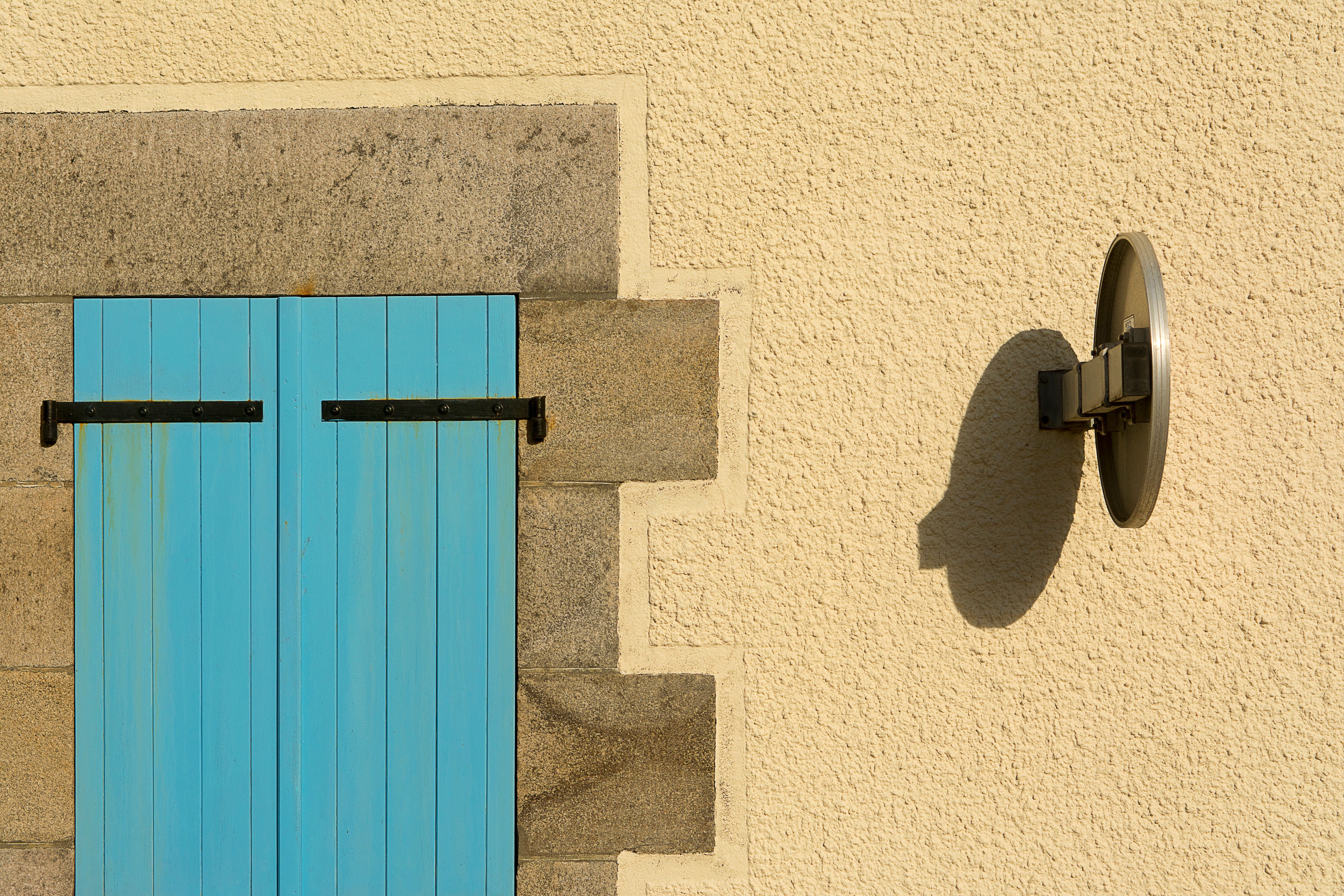 Commercial Decorating in Gordon Hill — quality trade paint going on in two coats