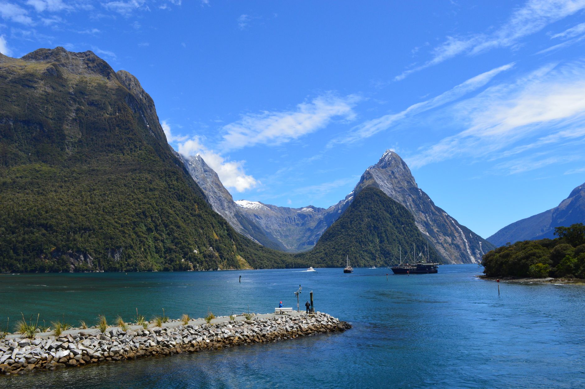 Popular sights in Fiordland & Milford Sound Landmarks in Fiordland & Milford Sound