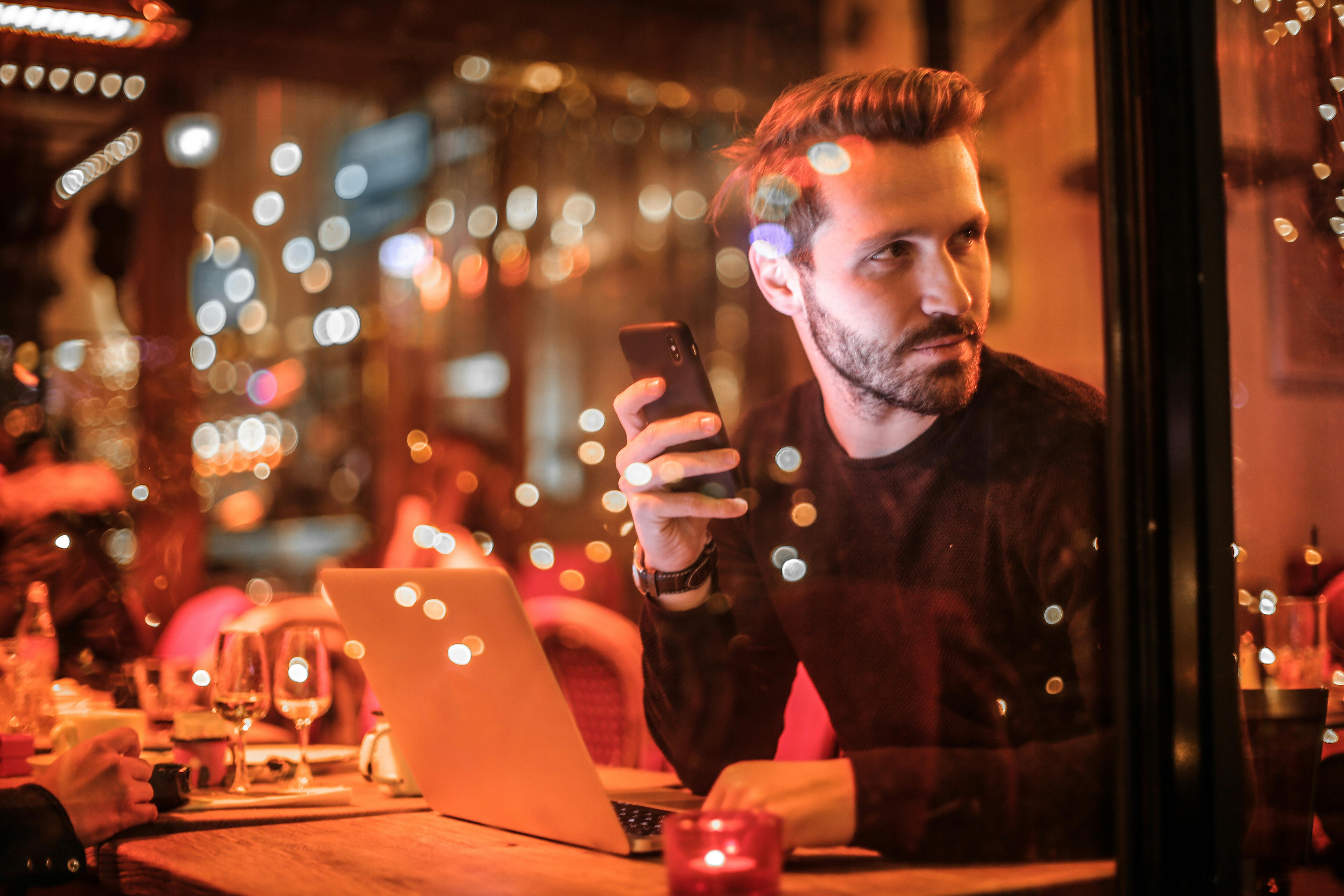 Man at the bar | Photo: Pexels