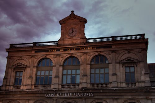 Foto profissional grátis de arquitetônico, castanho, construção