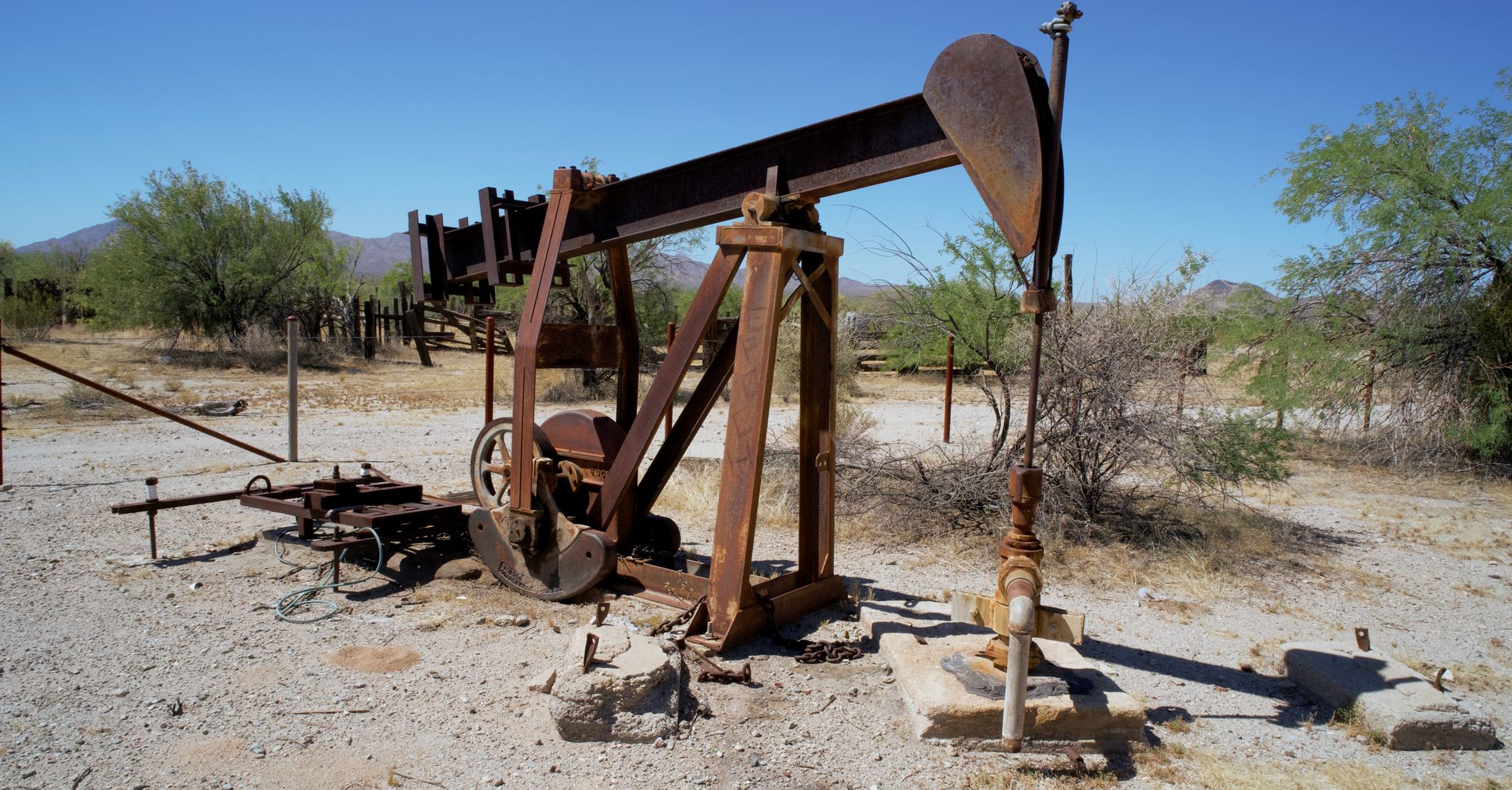 Saudi Pipeline Outage Drives Oil Above $107; Inflation Risk Reignites Rate Debate
