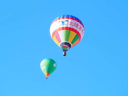 Бесплатное стоковое фото с голубое небо, горячие воздушные шары, летающий
