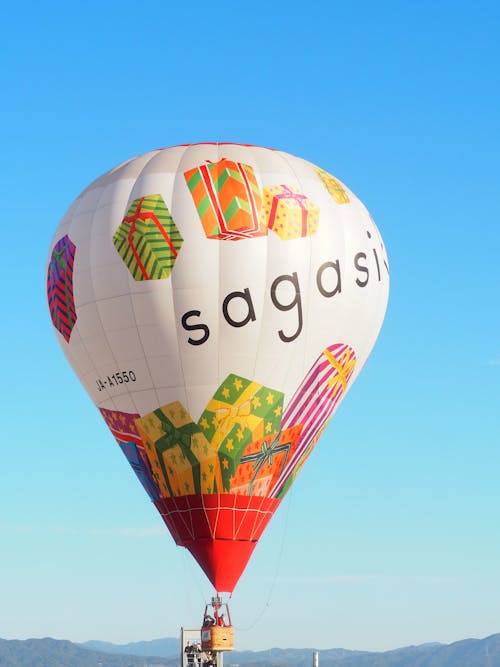 Darmowe zdjęcie z galerii z balon na gorące powietrze, błękitne niebo, latanie