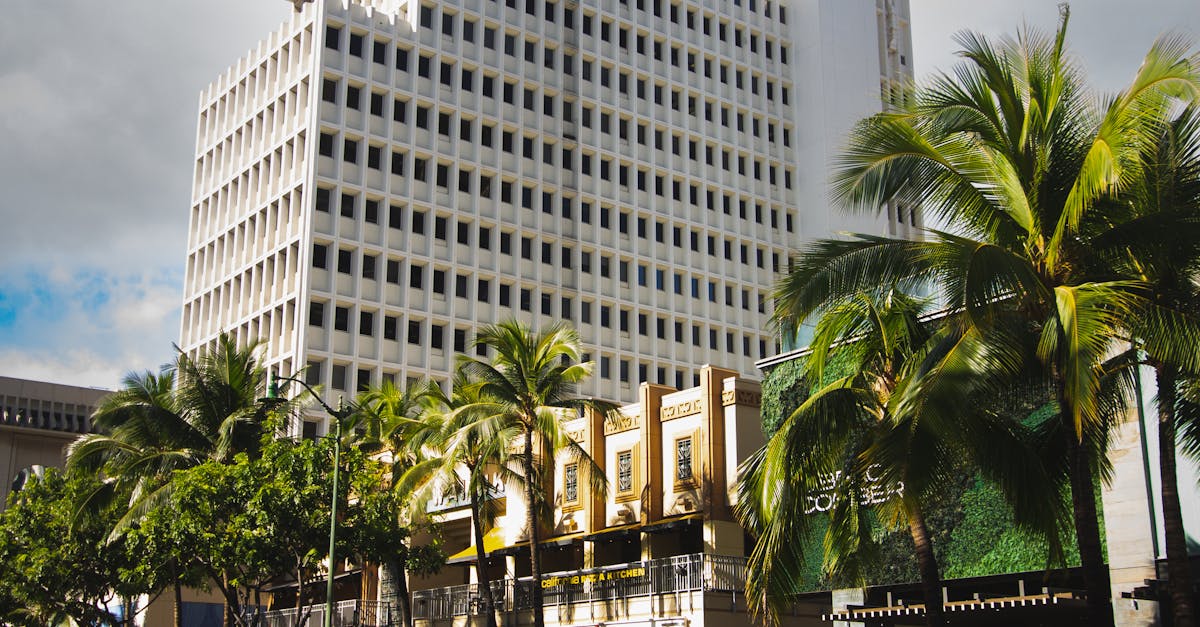 Photo by Florian Süß Dynamic street scene featuring the iconic Top of Waikiki restaurant in Honolulu's urban landscape.