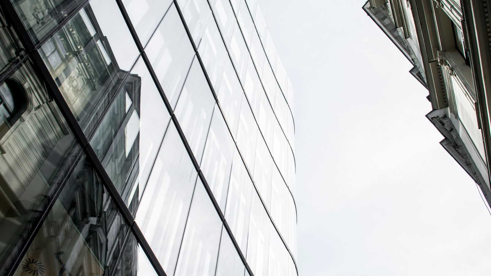 Edifícios com fachada de vidro