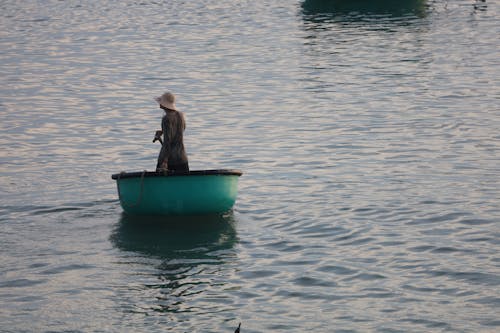 Foto d'estoc gratuïta de aigua, barca, barca de rems