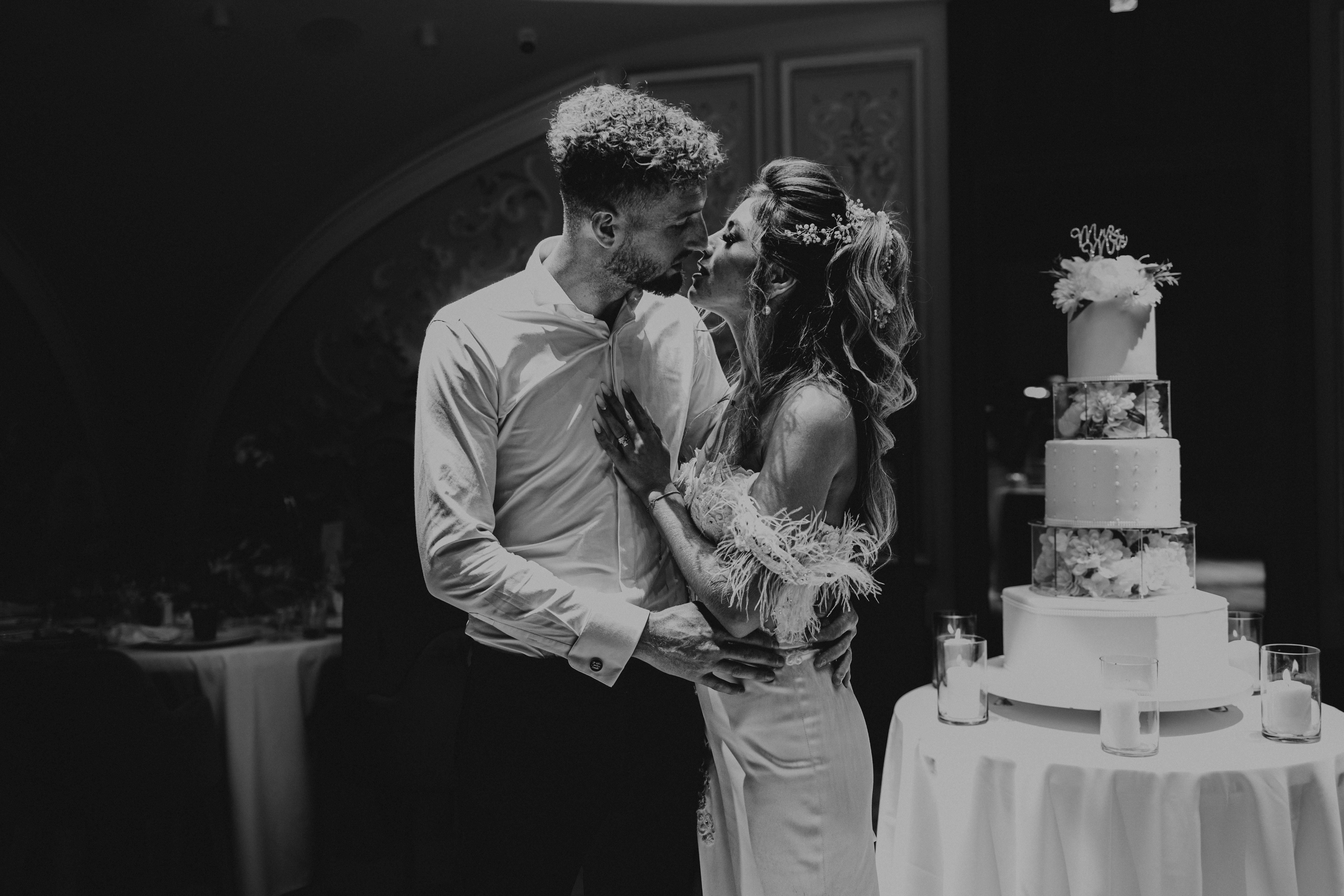 What is the 6 second kiss?