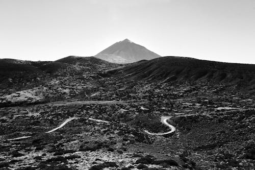 Fotos de stock gratuitas de blanco y negro, cielo limpio, escala de grises