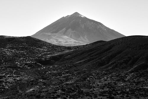 Fotos de stock gratuitas de blanco y negro, cielo limpio, escala de grises