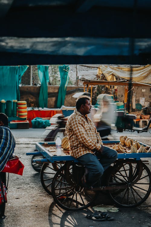 adam, araba, büfe içeren Ücretsiz stok fotoğraf