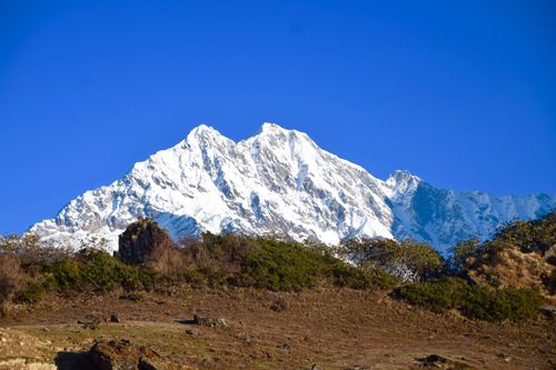 Free Scenic view of snow-capped Himalayan mountains under a clear blue sky. Stock Photo