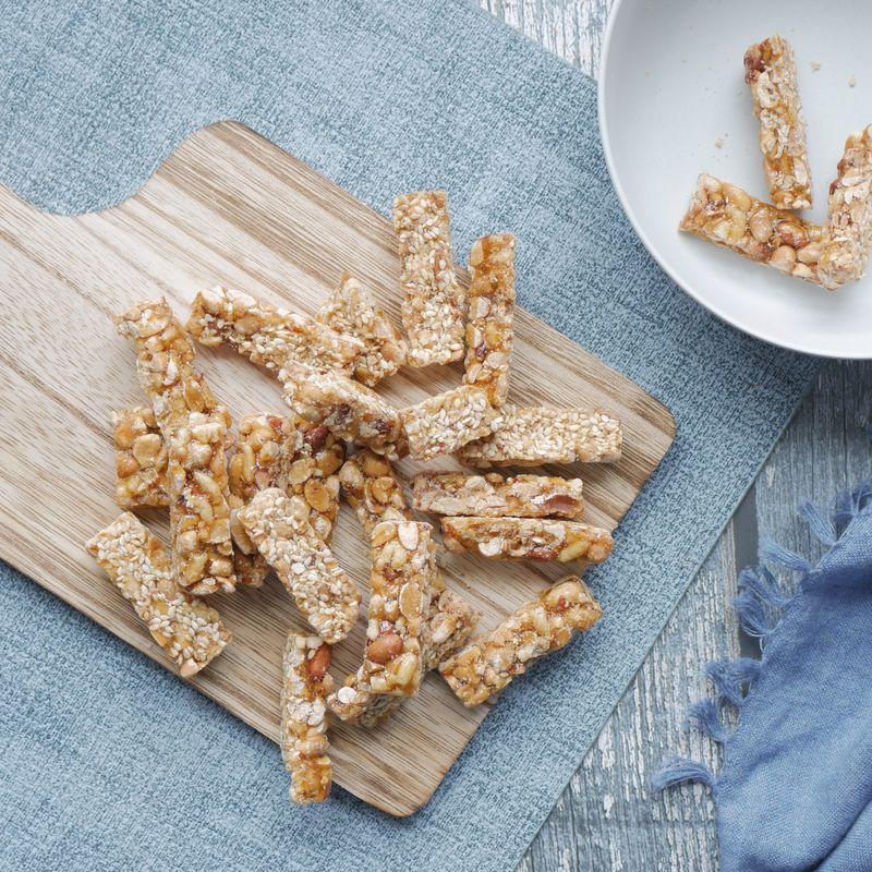Granola Energy Bars with Dried Fruit