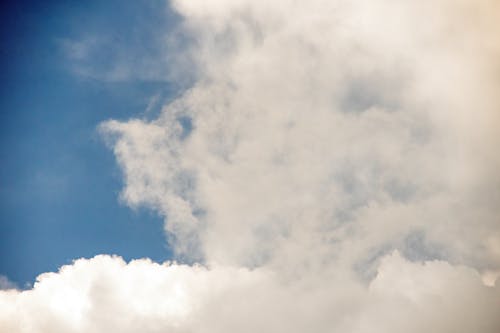 Fotobanka s bezplatnými fotkami na tému atmosféra, biele-oblaky, modrá obloha