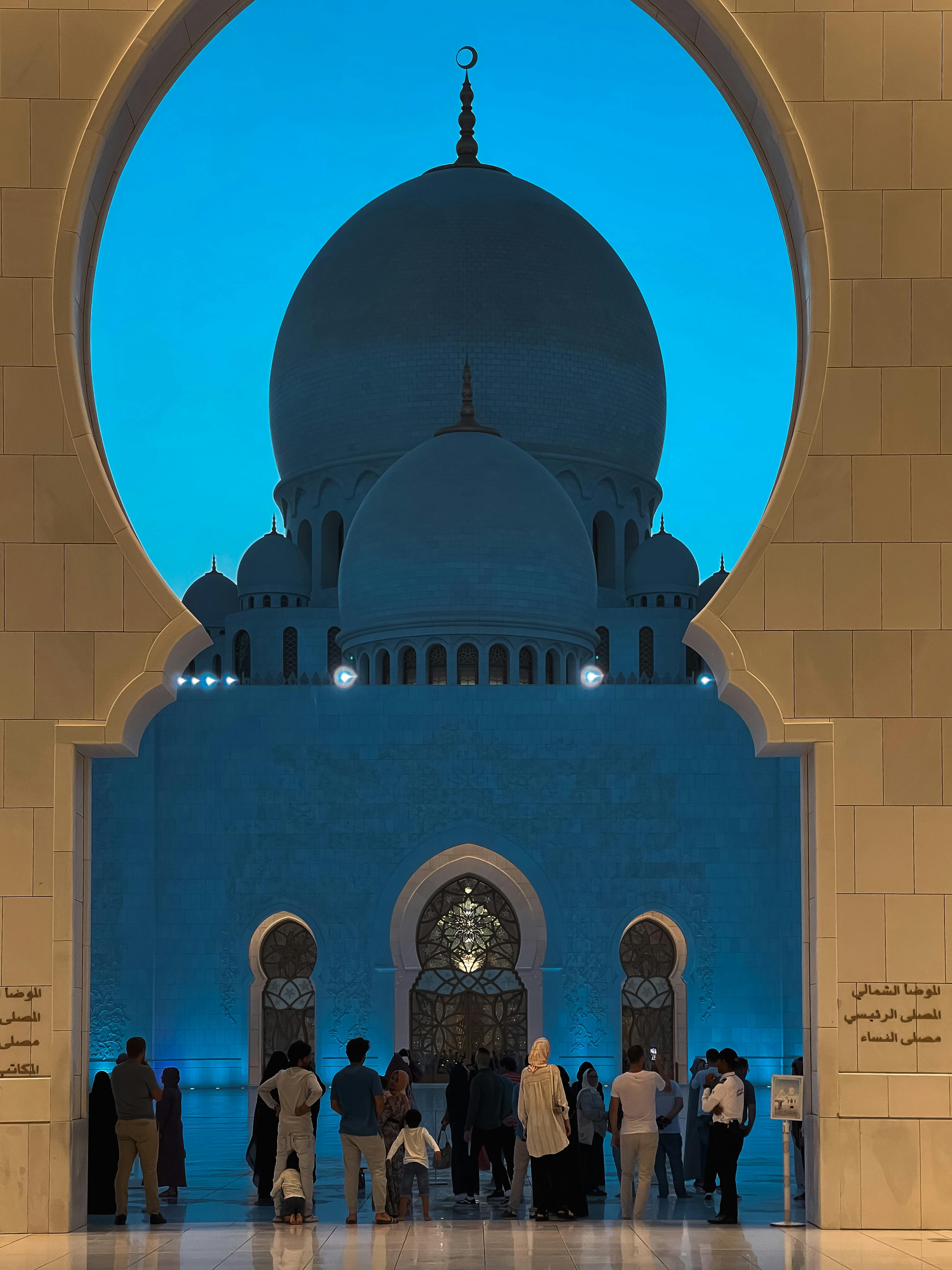 Majestic twilight view of Sheikh Zayed Grand Mosque showcasing its intricate architecture and serene beauty.