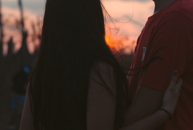 Online dating: starting a conversation on a niche platform