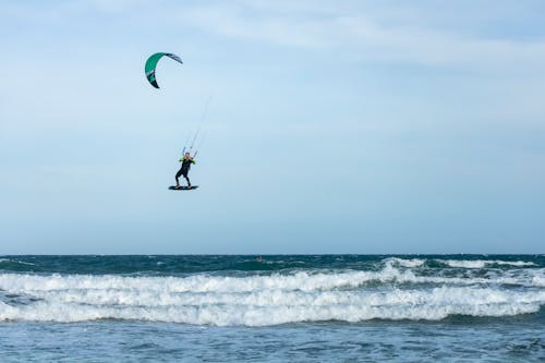 Fotobanka s bezplatnými fotkami na tému človek, kitesurfer, kitesurfing