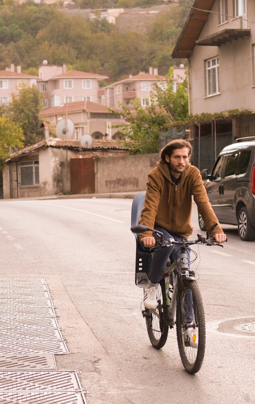 Ingyenes stockfotó barna kabát, bicikli, biciklizés témában