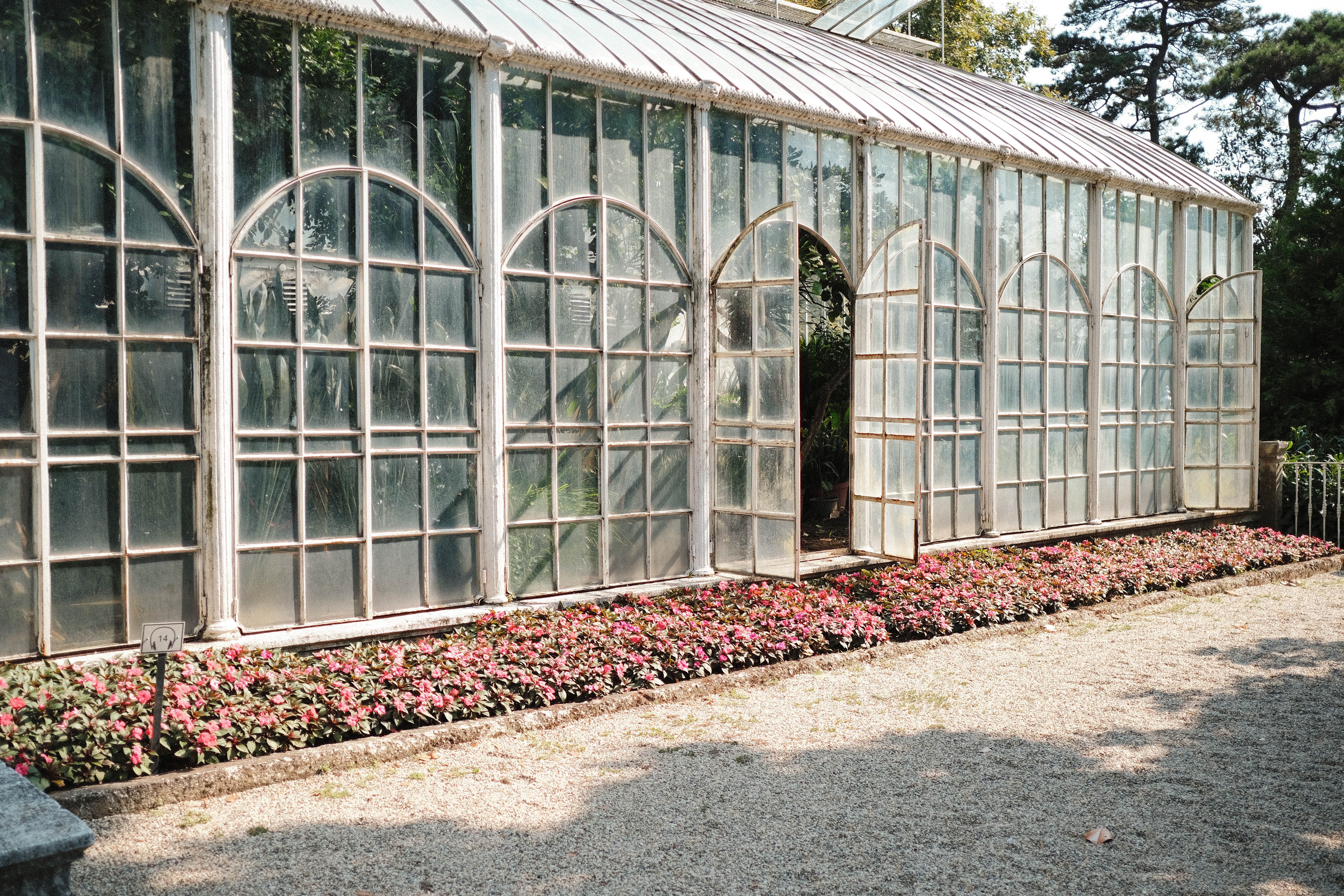 Mini Wall Greenhouses: A Year-Round Garden in 4 Square Feet