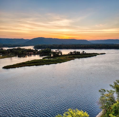 Free Scenic View of a Lake during Sunset Stock Photo