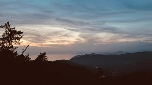 Free Capture the tranquility of a mountain landscape at twilight with stunning pastel skies. Stock Photo